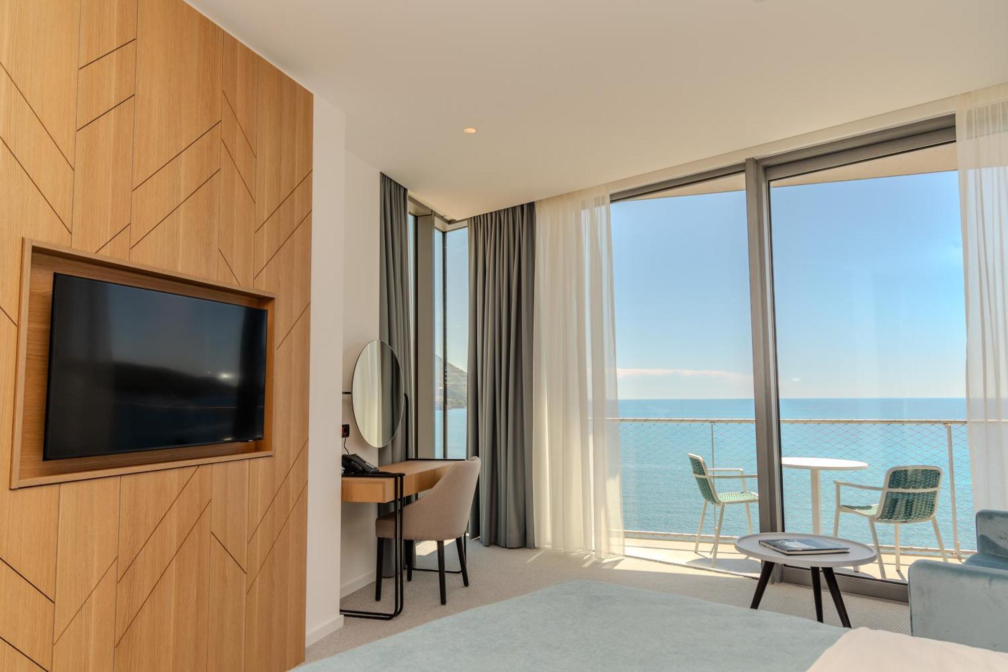 Hotel Ponta Plaza Conference & Spa บุดวา ภายนอก รูปภาพ