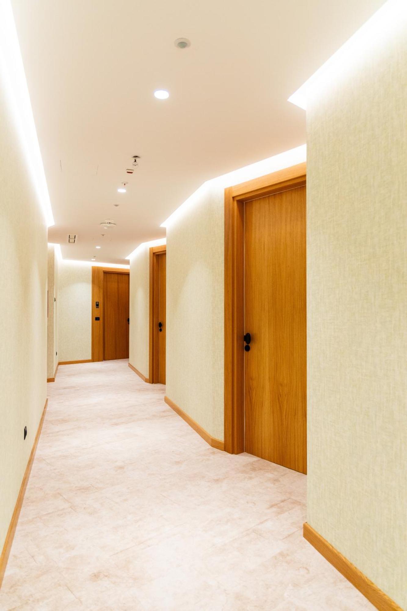 Hotel Ponta Plaza Conference & Spa บุดวา ภายนอก รูปภาพ