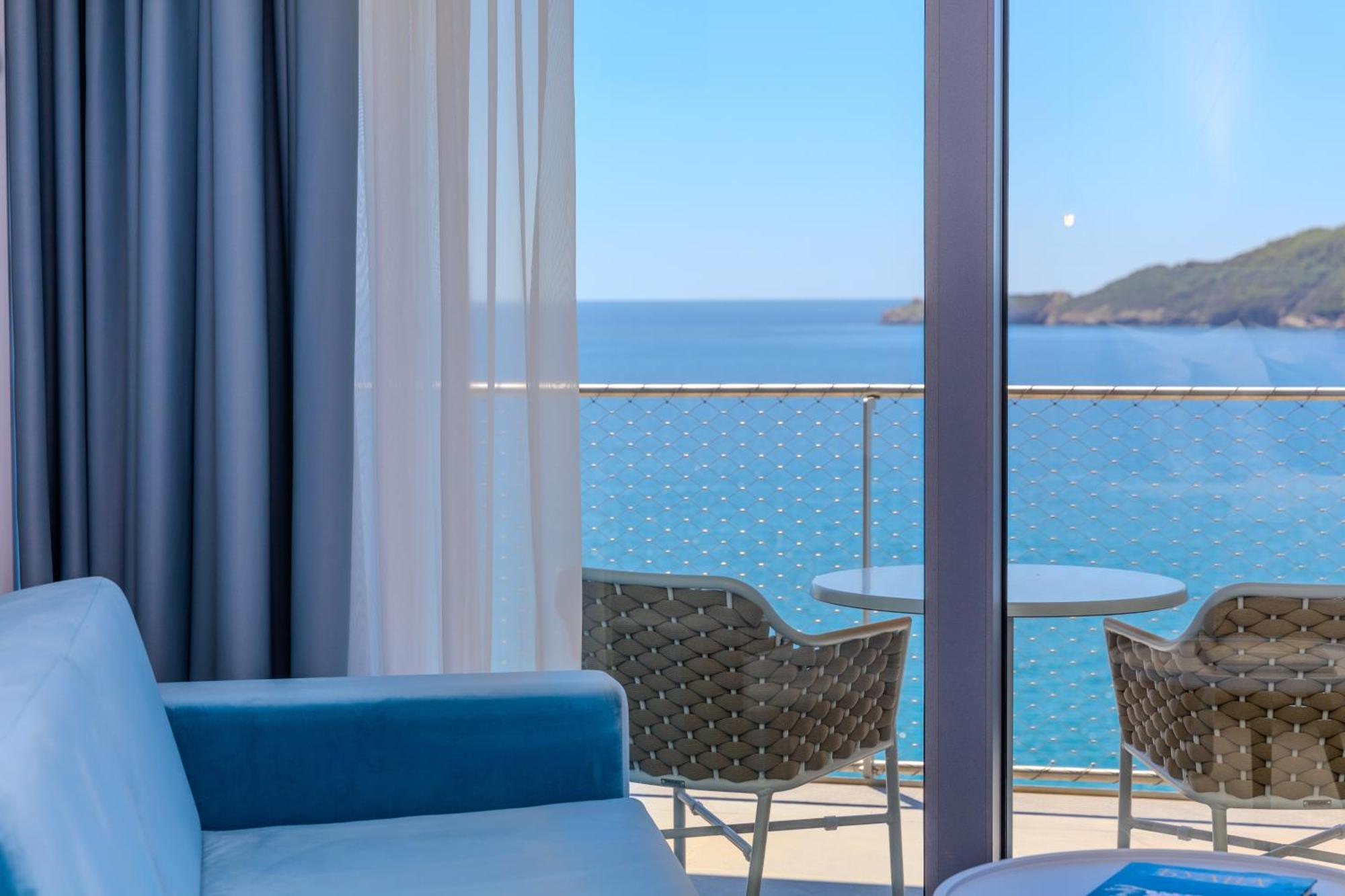 Hotel Ponta Plaza Conference & Spa บุดวา ภายนอก รูปภาพ